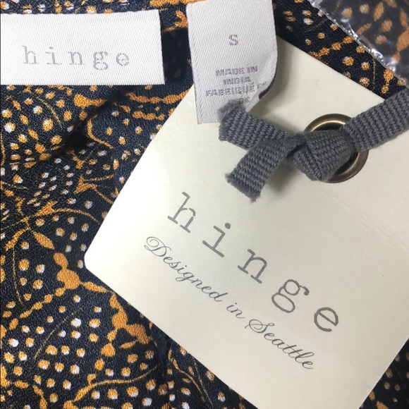 hinge Blouse - Picture 7 of 8